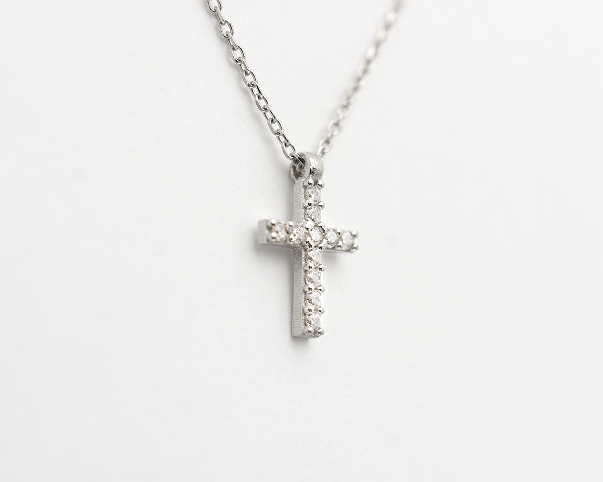 Minimal Cross Necklace