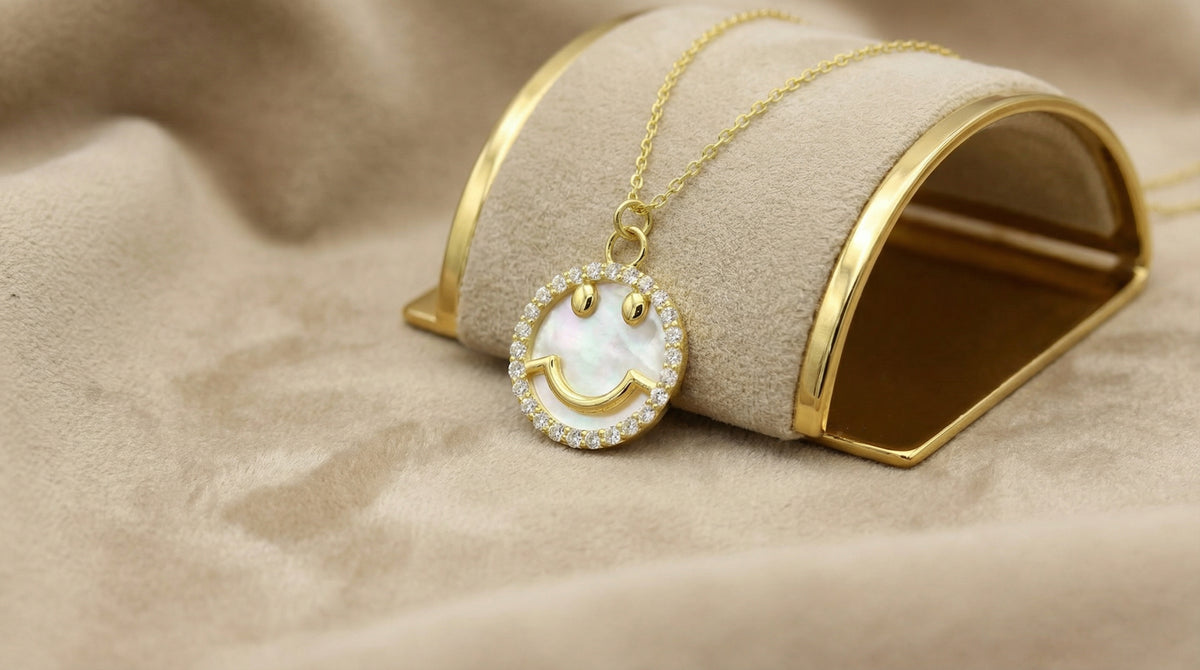 Smiley Face Necklace - Mother of Pearl